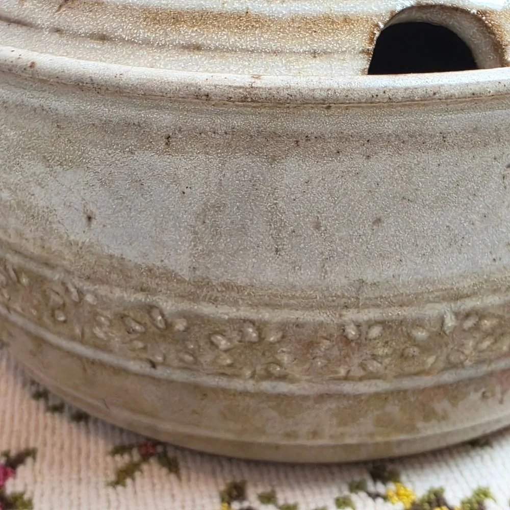 Pottery‎ Lidded Bean Pot Speckled Beige Floral Stamped Stoneware Tureen
